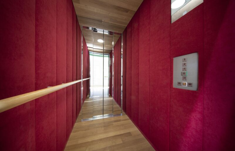 Hotel Hermitage Wandverkleidung Lift