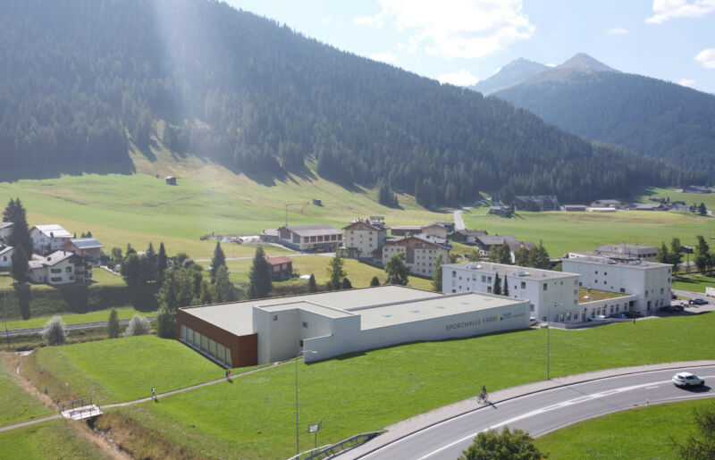 Sporthalle Färbi Aussen 1